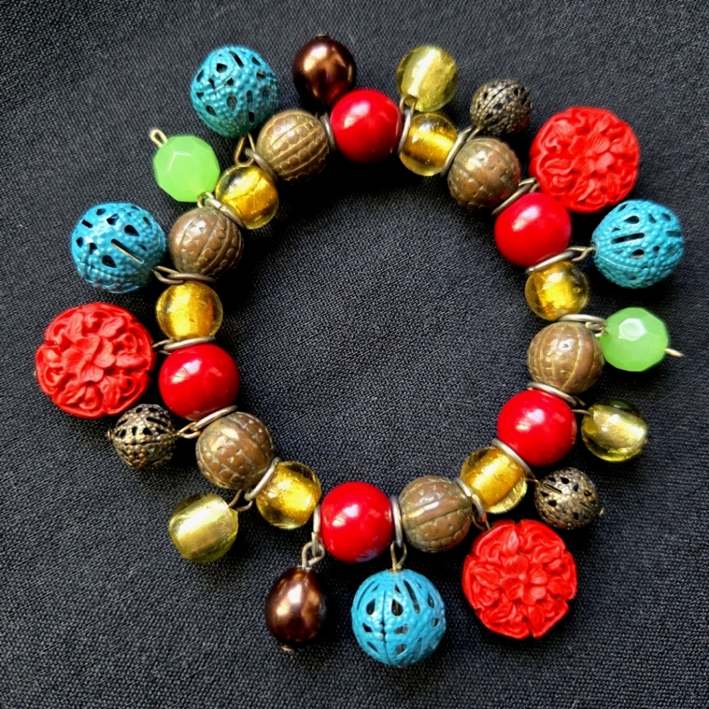 VTG Luminous Green Glass Faceted Bead Multicolor Cinnabar Boho Stretch Bracelet